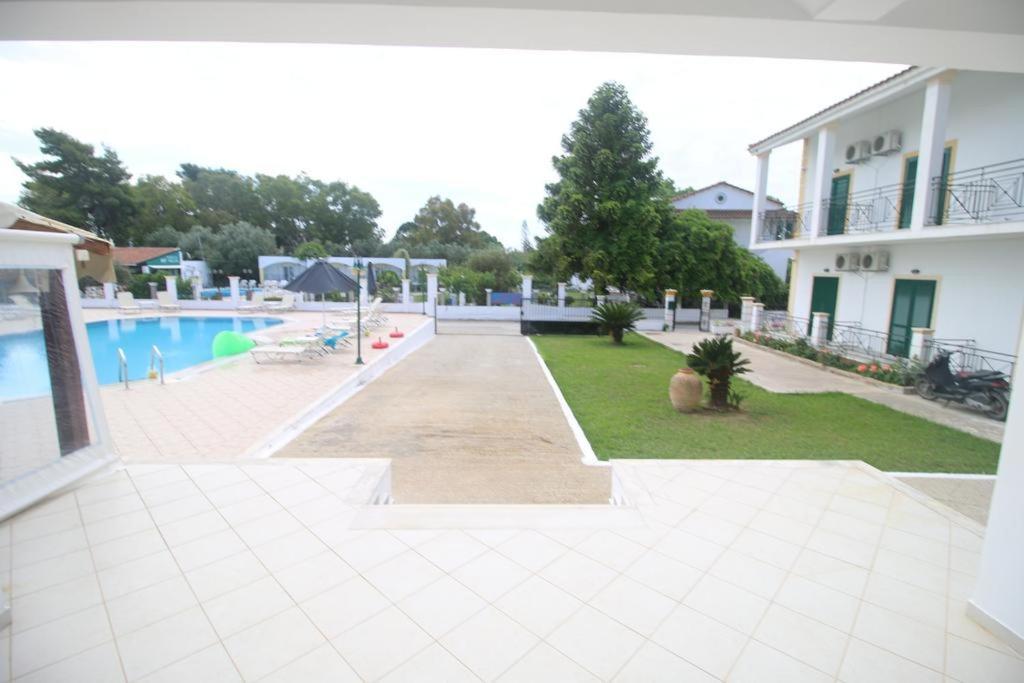 Umbrella Beach Apartments Kávos Dış mekan fotoğraf