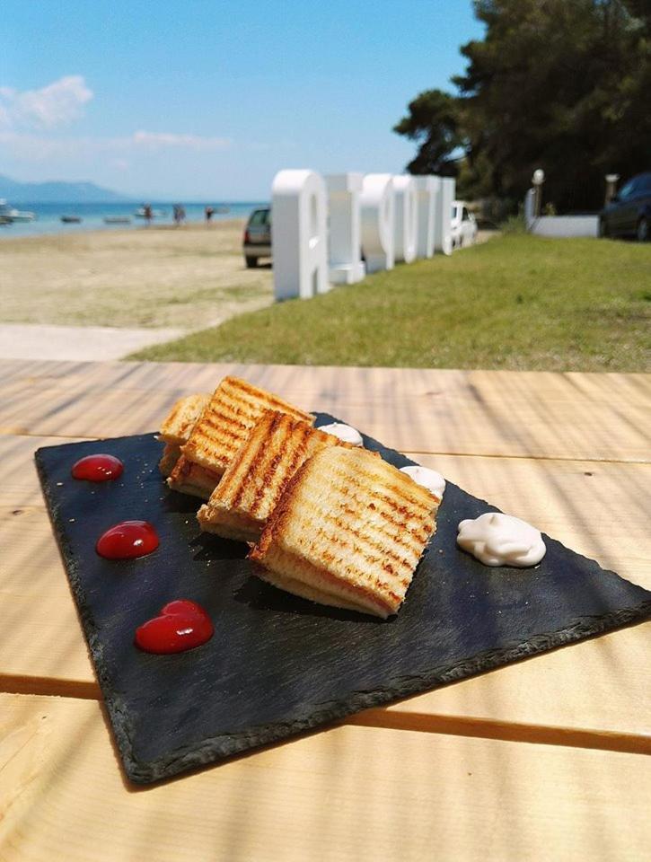 Umbrella Beach Apartments Kávos Dış mekan fotoğraf