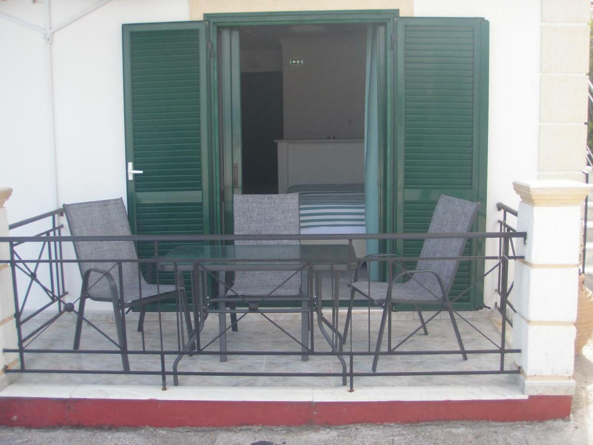 Umbrella Beach Apartments Kávos Dış mekan fotoğraf